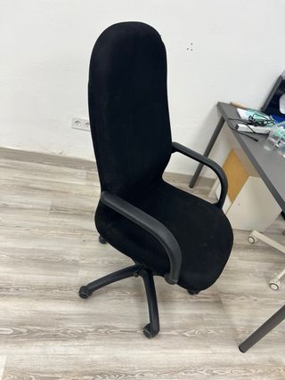 Sillón de oficina negro