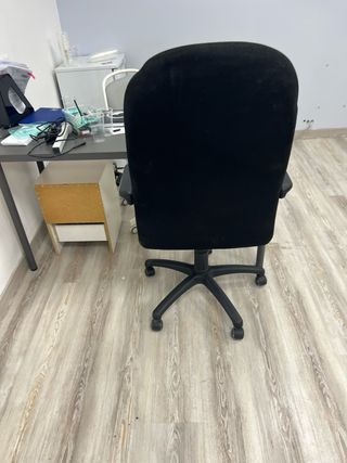 Sillón de oficina negro