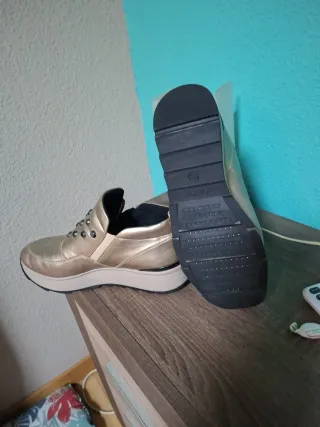 Zapatos Geox Dorados