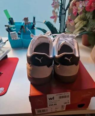 Zapatillas Puma Blancas y Beige