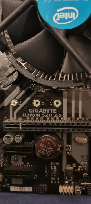 Placa base Gigabyte H310M S2H 2.0 en buen estado