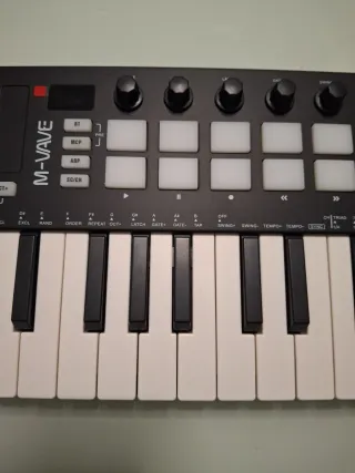 Controlador MIDI M-VAVE SMK 25 II.