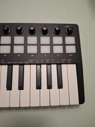 Controlador MIDI M-VAVE SMK 25 II.