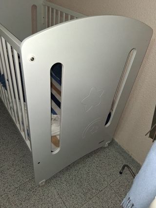 Cuna bebé como nueva + colchón