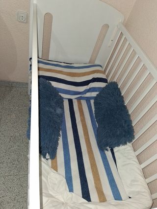 Cuna bebé como nueva + colchón
