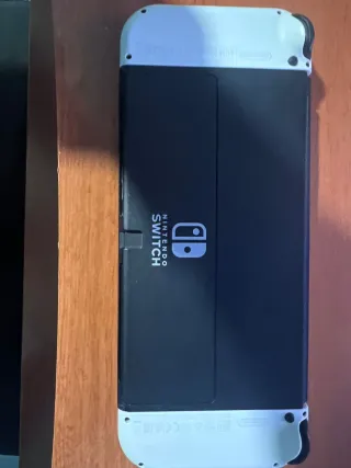 Nintendo Switch OLED Bianca e Nera. SENZA SCATOLA.