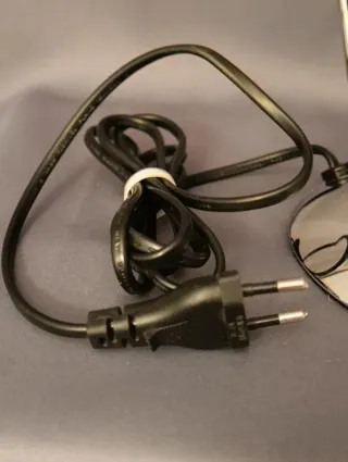 Lámpara de metal plateado