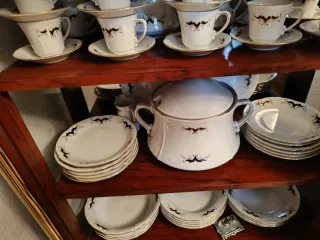 Vajilla completa de porcelana sin el mueble