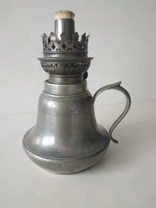 Antiguo quinqué con tulipa