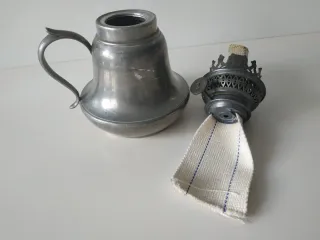 Antiguo quinqué con tulipa