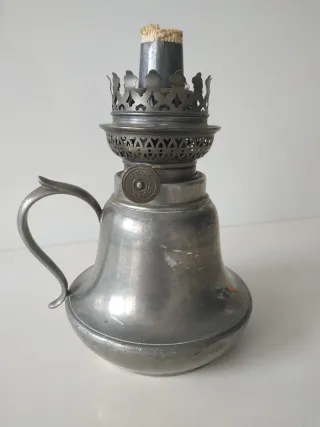 Antiguo quinqué con tulipa