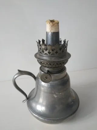 Antiguo quinqué con tulipa