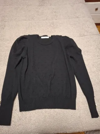 Jersey negro con botones joya