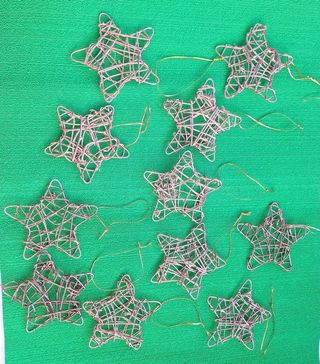 Estrellas navideñas doradas Adornos de Navidad