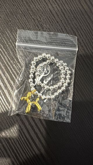 Pulsera elástica plata y oro con charm