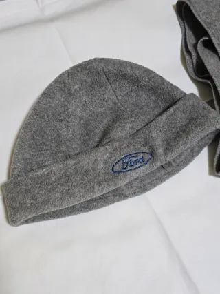 Gorro y bufanda Ford con bolsa gris