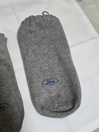 Gorro y bufanda Ford con bolsa gris