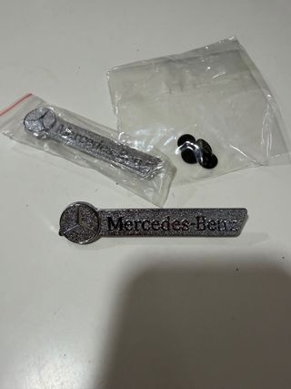Chapas Mercedes Metálicas con Tornillos
