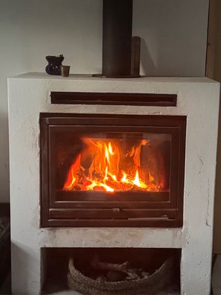 Estufa de leña Hergom Negra para insertar