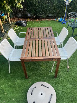 Mesa y 4 Sillas Jardín más mesita Baja ybanco