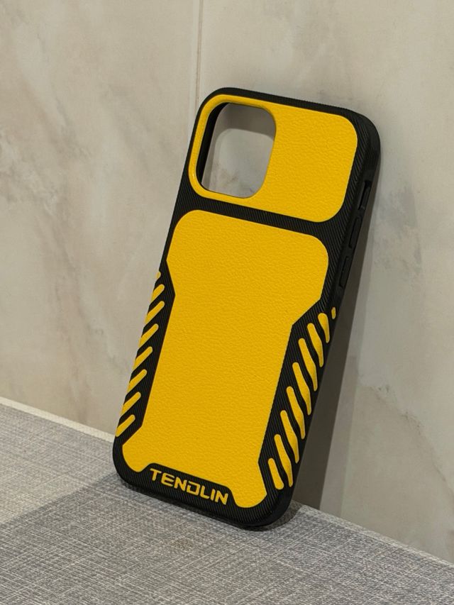 Custodia iPhone 12 / 12 Pro Gialla