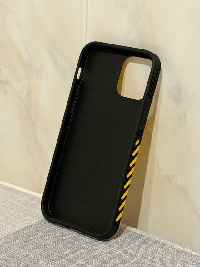 Custodia iPhone 12 / 12 Pro Gialla