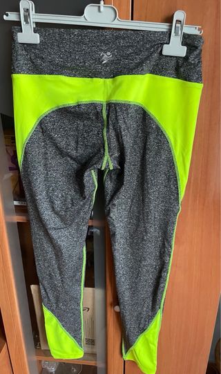 Leggings grises y amarillos nuevos