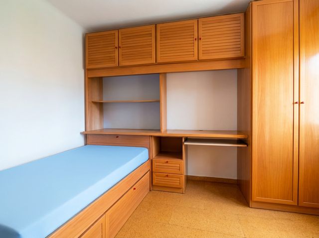 URGE -Habitación juvenil. Disponible hasta febrero