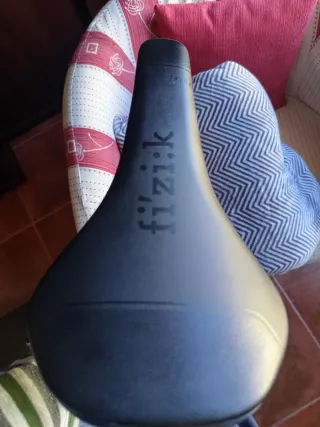 Tija y sillín de bicicleta