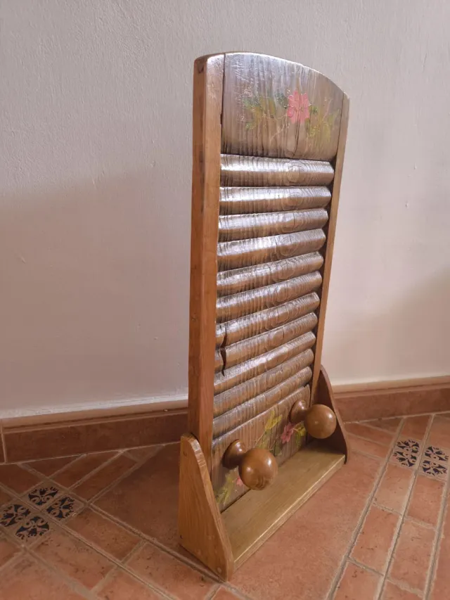 Tavolo da stiro antico portabiti