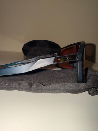 Gafas Oakley Rojas con Estuche Negro