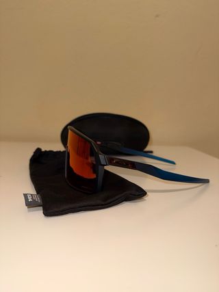 Gafas Oakley Rojas con Estuche Negro