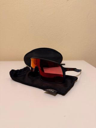 Gafas Oakley Rojas con Estuche Negro