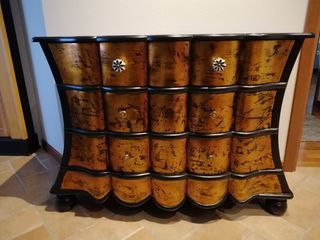 Cassettiera design oro e nero