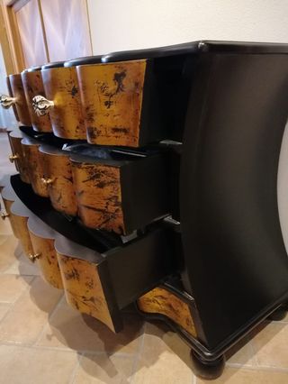 Cassettiera design oro e nero