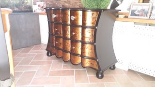 Cassettiera design oro e nero