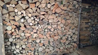 Leña seca para chimenea