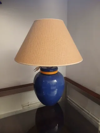 Lámpara de cerámica azul y beige