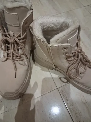 Botines crema forrados de pelo