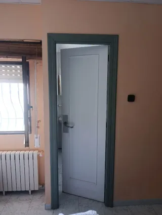 Puerta interior blanca