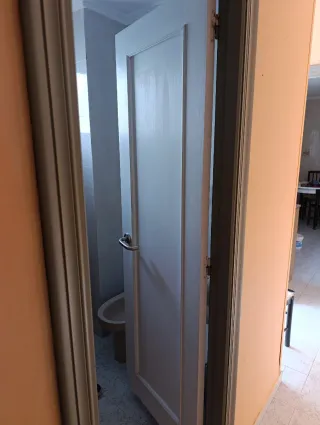 Puerta interior blanca