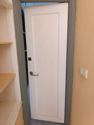 Puerta interior blanca