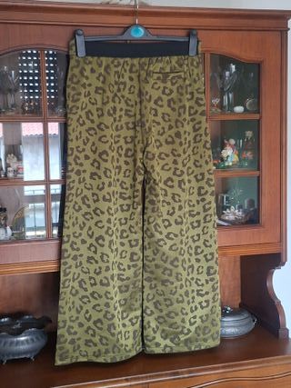Pantaloni svasati animalier