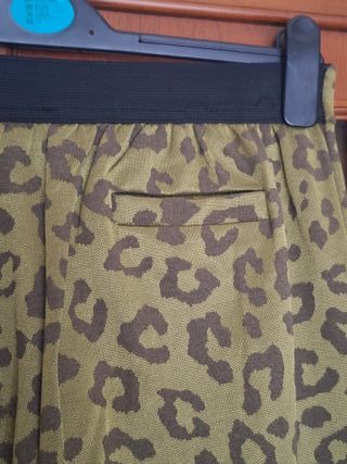 Pantaloni svasati animalier