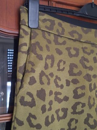 Pantaloni svasati animalier