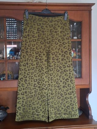 Pantaloni svasati animalier