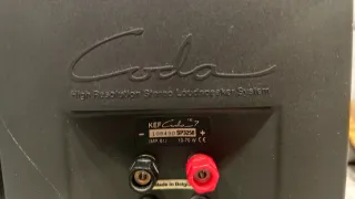 Altavoces Kef Coda 7 Negros  defecto en una caja