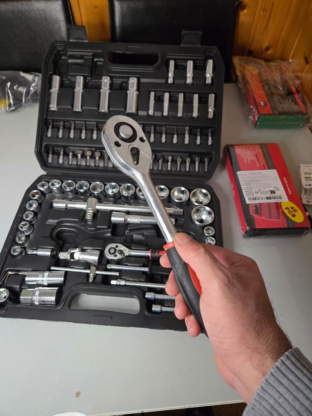 Juego de Llaves 94 Piezas con Maletín