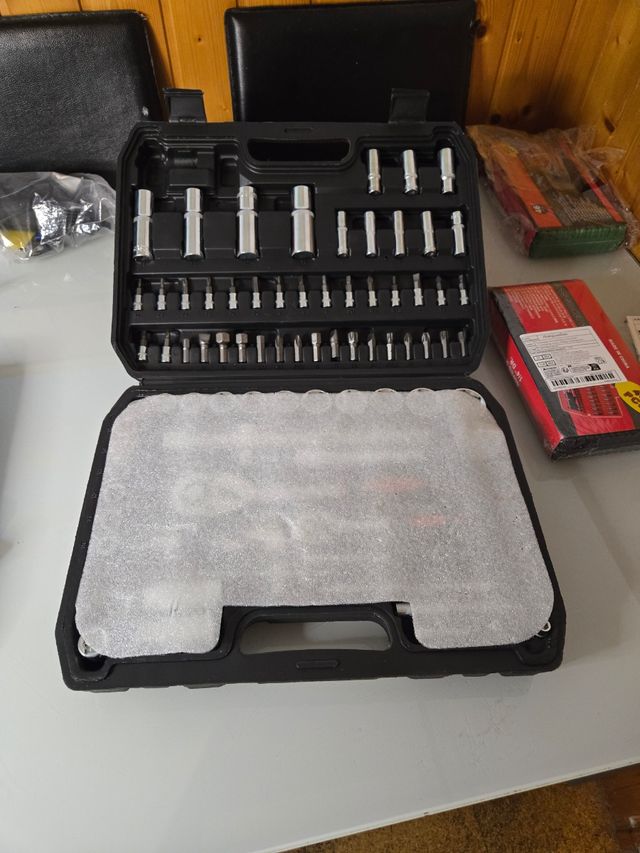 Juego de Llaves 94 Piezas con Maletín