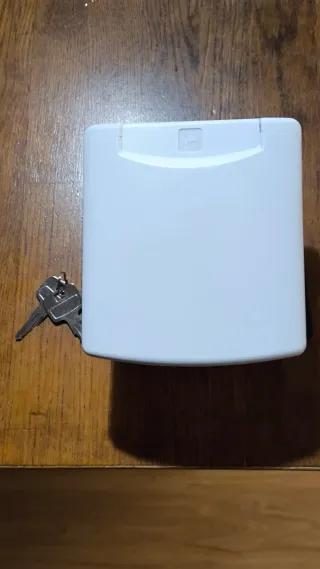 Bocana de agua para camper/caravana con llave